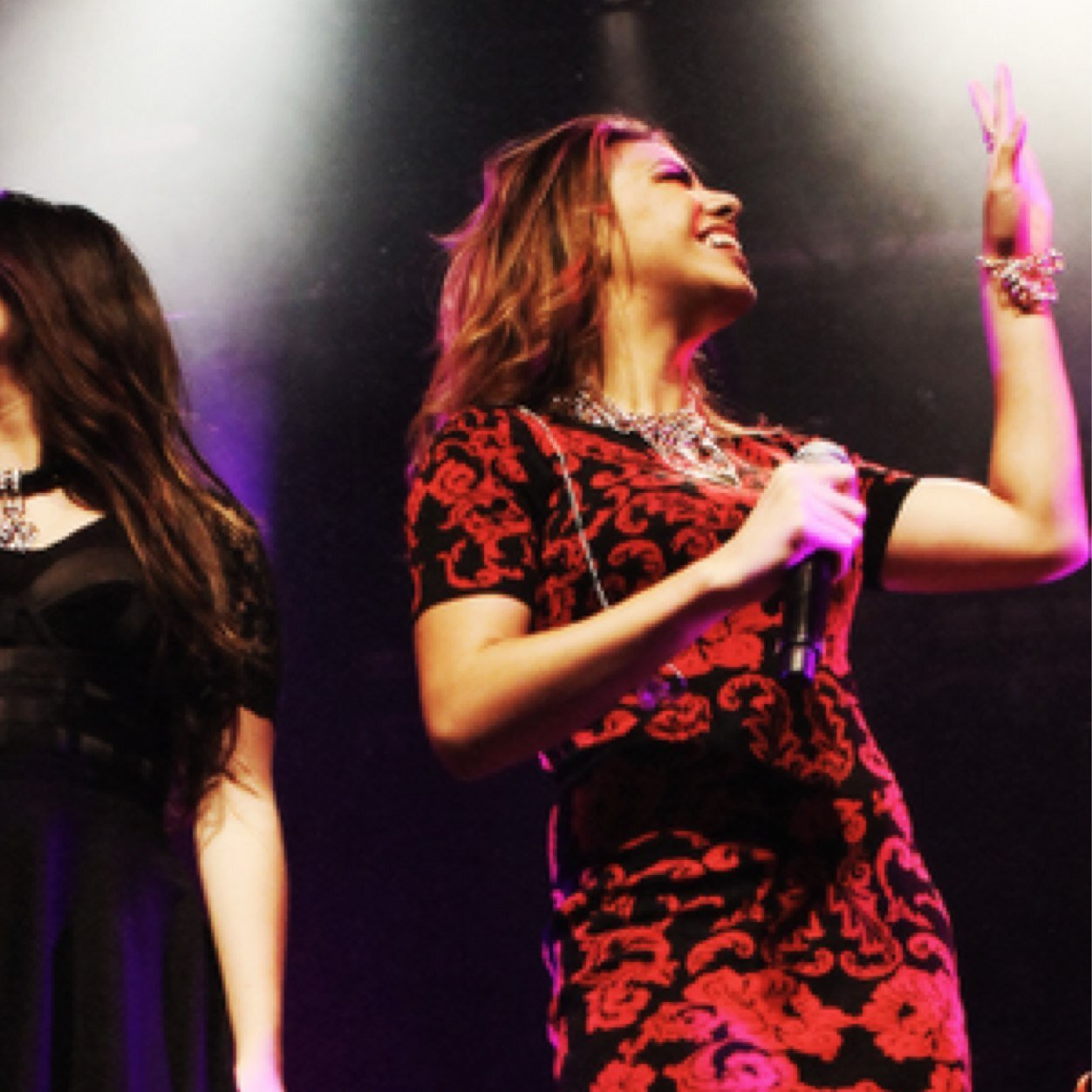 paranoidinah's profile picture. @hellyesjauregui