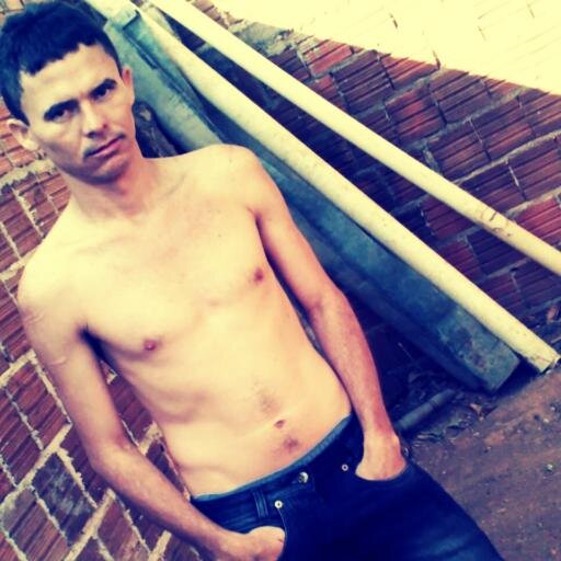 Sou um cara legal, amigo e verdadeiro, adoro fazer novas amizades e sou apaixonado por futebol.