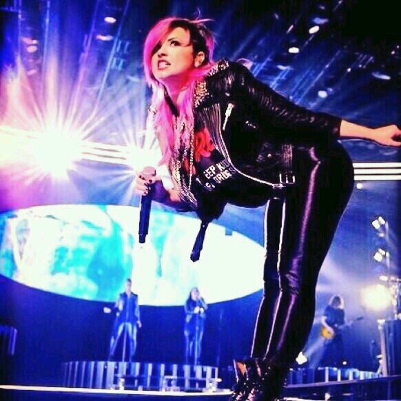 I love @ddlovato if it wasn't for her I wouldn't be alive