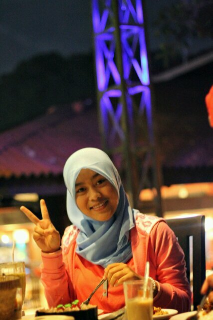 rhetnoo_'s profile picture. 