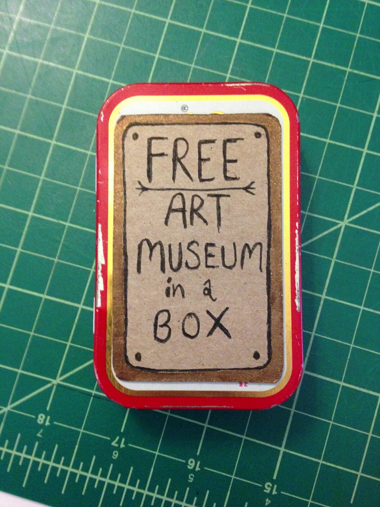 Collector of tiny things and curator of mini-museums. Find one and it's yours to keep #FAFLA, #FAFATL #freeart, #freeartfriday