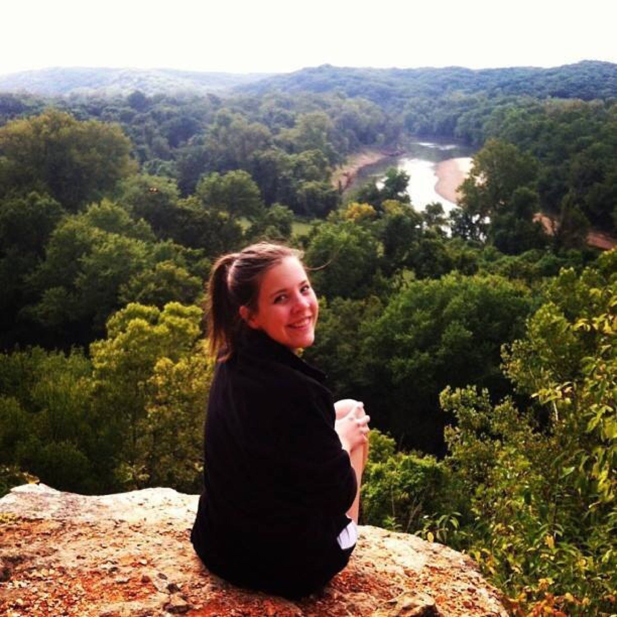 annalexander_'s profile picture. Whoever is happy will make others happy too