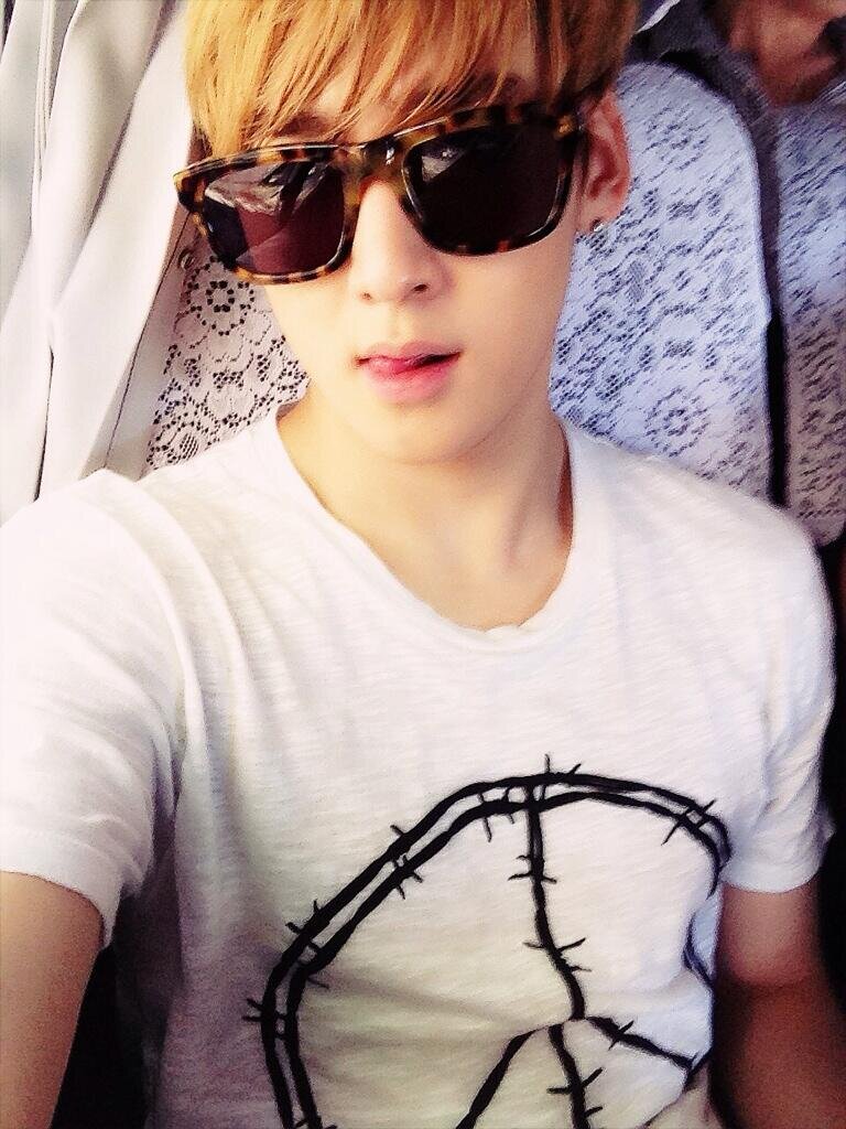 WARNING! I tweet pervy stuff 21+ feel free to hit unfollow button..LOVE ME n i turn ur world upside down..smut RP of UKISS KEVIN WOO..need me? MENTION/DM