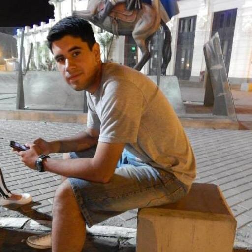 Lyruu's profile picture. Estudiante, idealista , músico, soy el que soy nada más