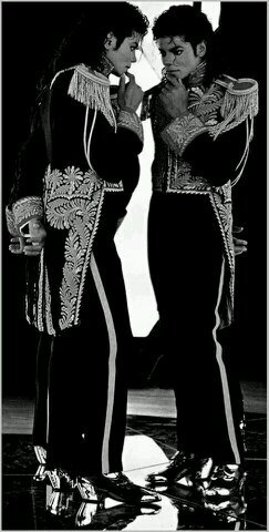 Dancing the dream is my destiny. The meaning of life is contained in every single expression of life.100% fan5%rp