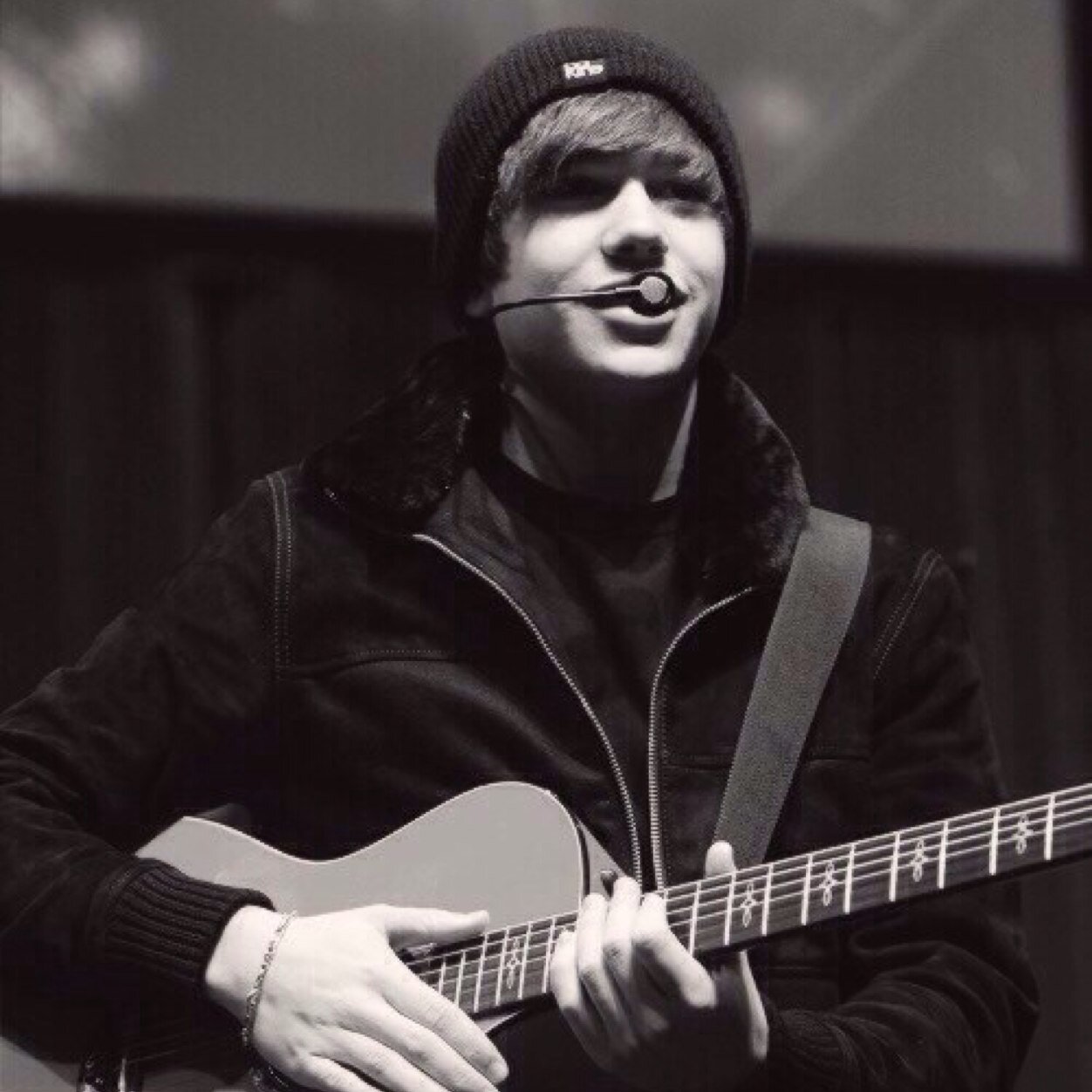 HEY GUYS! Mahomie here! follow me and I'll follow you guys back ;) #mahomieforlife ❤️