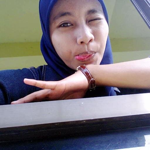 SriAyunengTias's profile picture. Aku ingin berjalan diderasnya hujan agar tidak ada orang yang tahu kalo aku sedang menangis