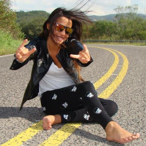 Uno aprende a amar,no cuando encuentre a la persona perfecta,sino cuando aprenda a creer en la perfección de una persona imperfecta♥