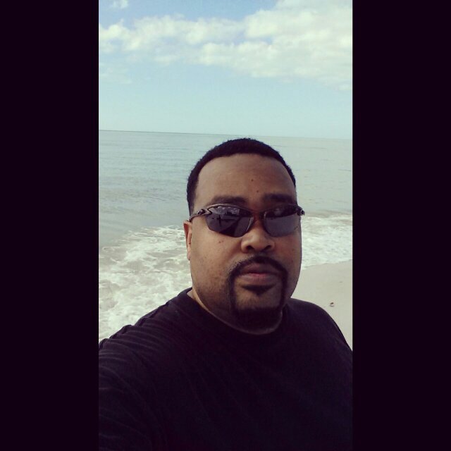 Big Twan is The founder of Southern Fryed Music,Big Twan is one half of the Hip-Hop super duo 2CRUNK.com! Big Twan is producer,audio  engineer,rapper,singer.