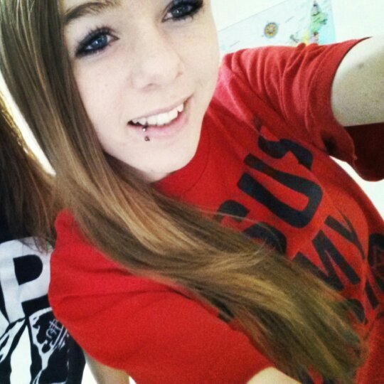 sarahodge20's profile picture. I know im beautiful because God doesnt make mistakes! :)