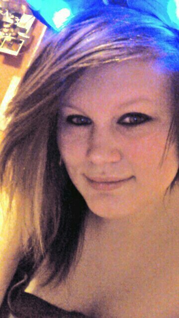 17,taken,1 child,loves making new friends,and very outgoing and funny