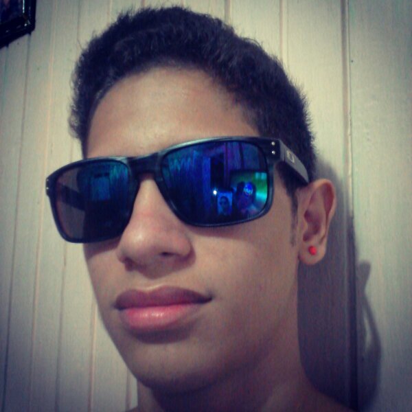 Feliz  e com muito amor pra dar hehe