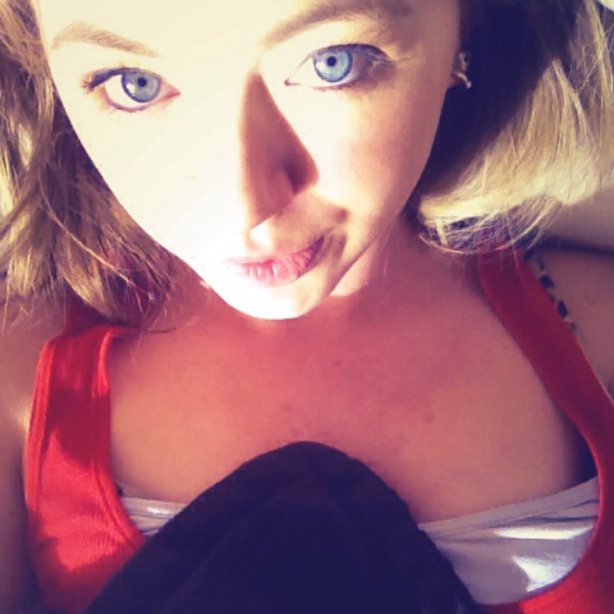 Blonde , blue eyed , happy going , and love meeting new people ! Instagram:Taymariexo33 , follow me .