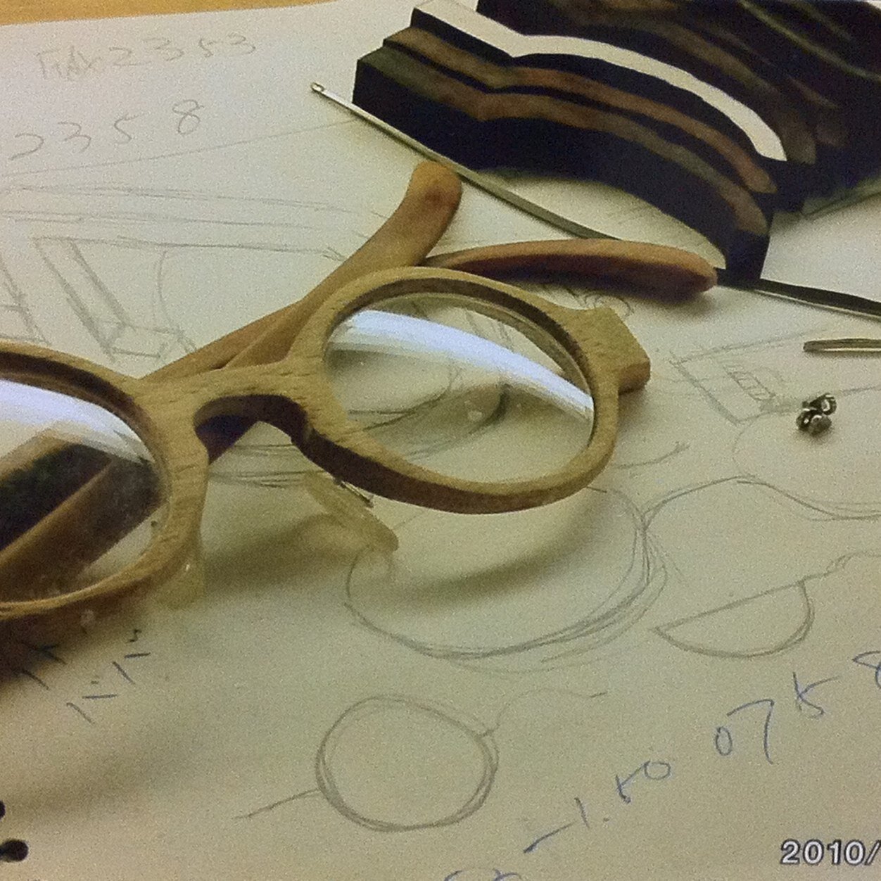 glass860's profile picture. 西荻窪駅北口徒歩2分の所にあるglass工房602めがね屋です。
こだわりのある品と手作り眼鏡を扱っています。
オーダー、教室も随時受付中。
近くにお寄りの際はぜひ覗いてみてください。
よろしくお願いします。