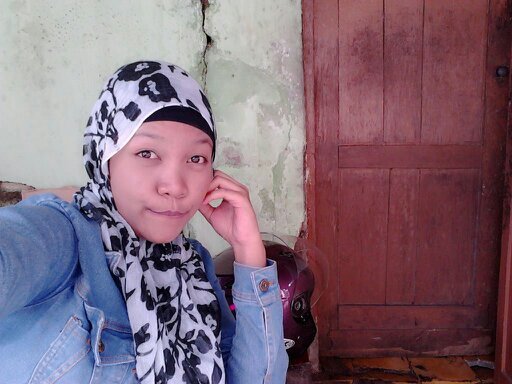 IkhaYuliyanti's profile picture. 