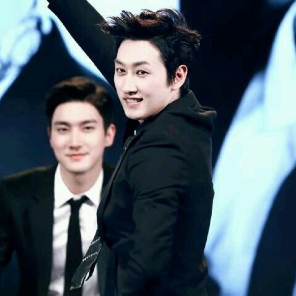 (justbotnotreal｡) real @AllRiseSilver คุยก่อน ชอบแล้วค่อยฟอล ;) #YEOBOFAM #18.03.57 คุณไม่รู้หรอกว่าผมเป็นยังไง ;) #ยอโบนิวส์