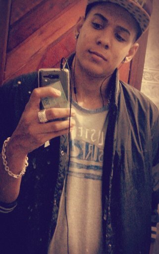 De Tanto usar lacoste , sabe oq aconteceu
euu tava na onda e o Jacaré mi mordeu  [...] ♫