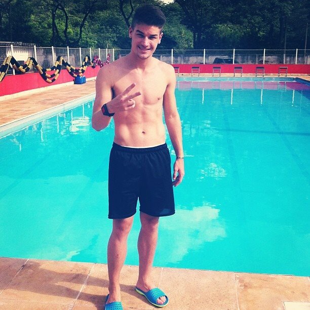 Não sou piscina pra você se jogar de cabeça !
