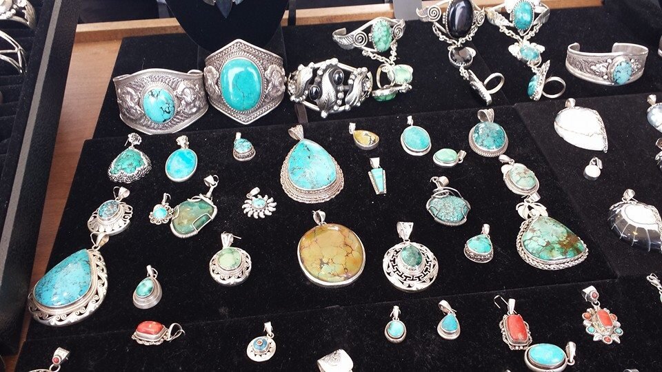 I am a wholesale and retail jewelry. jewelry from every where in the world. i do convention and events all over the world and saling sterling silver jewelry ..