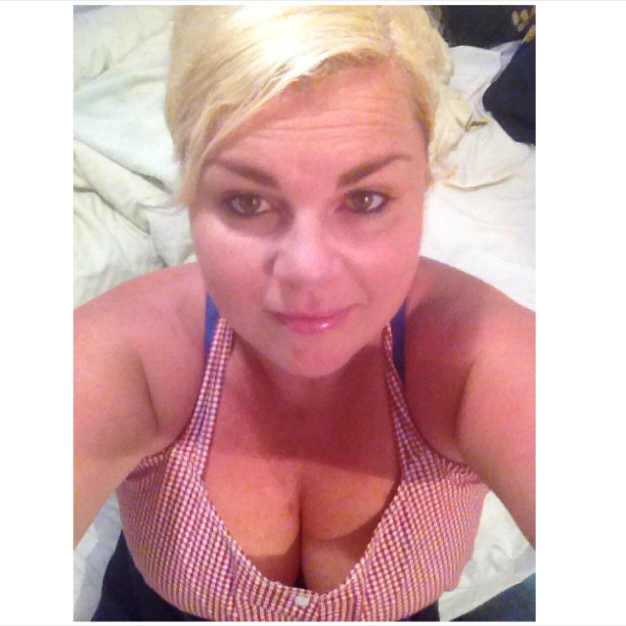 racharound77's profile picture. Had to use 'Da' coz 'The' was 1 letter over. Im no hero, i put my bra on 1 boob at a time like everyone else. #captivitykills #tweet4taiji #savesmooshi #UNLESS