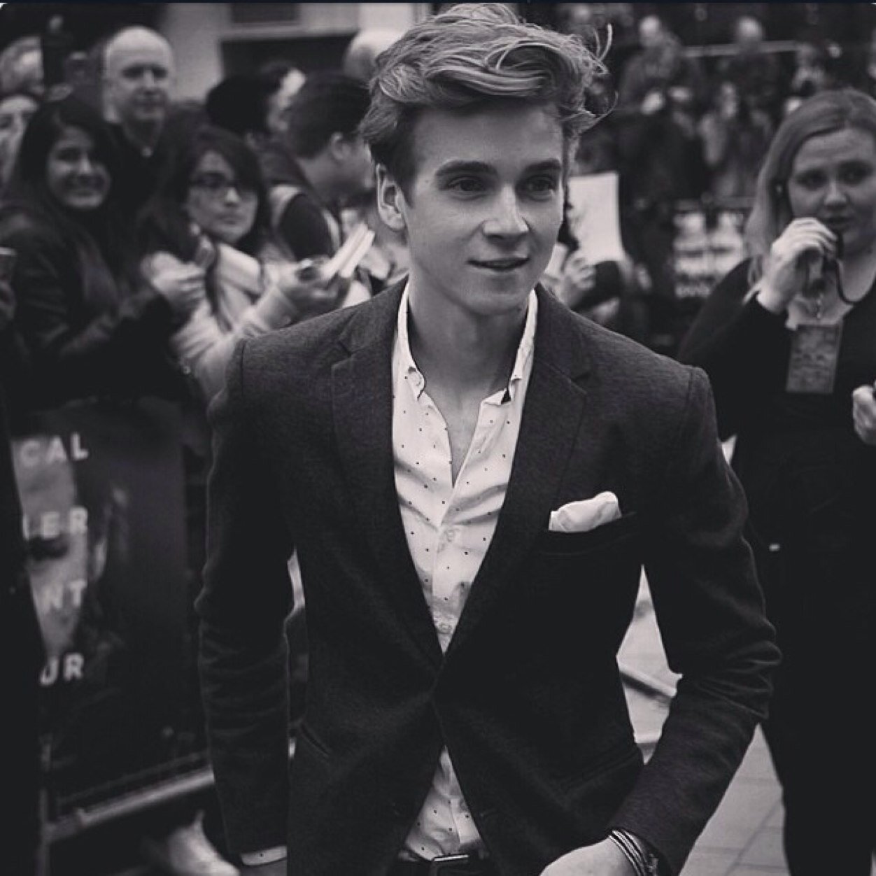 JustJoeThings's profile picture. Little things about @Joe_Sugg ♡
