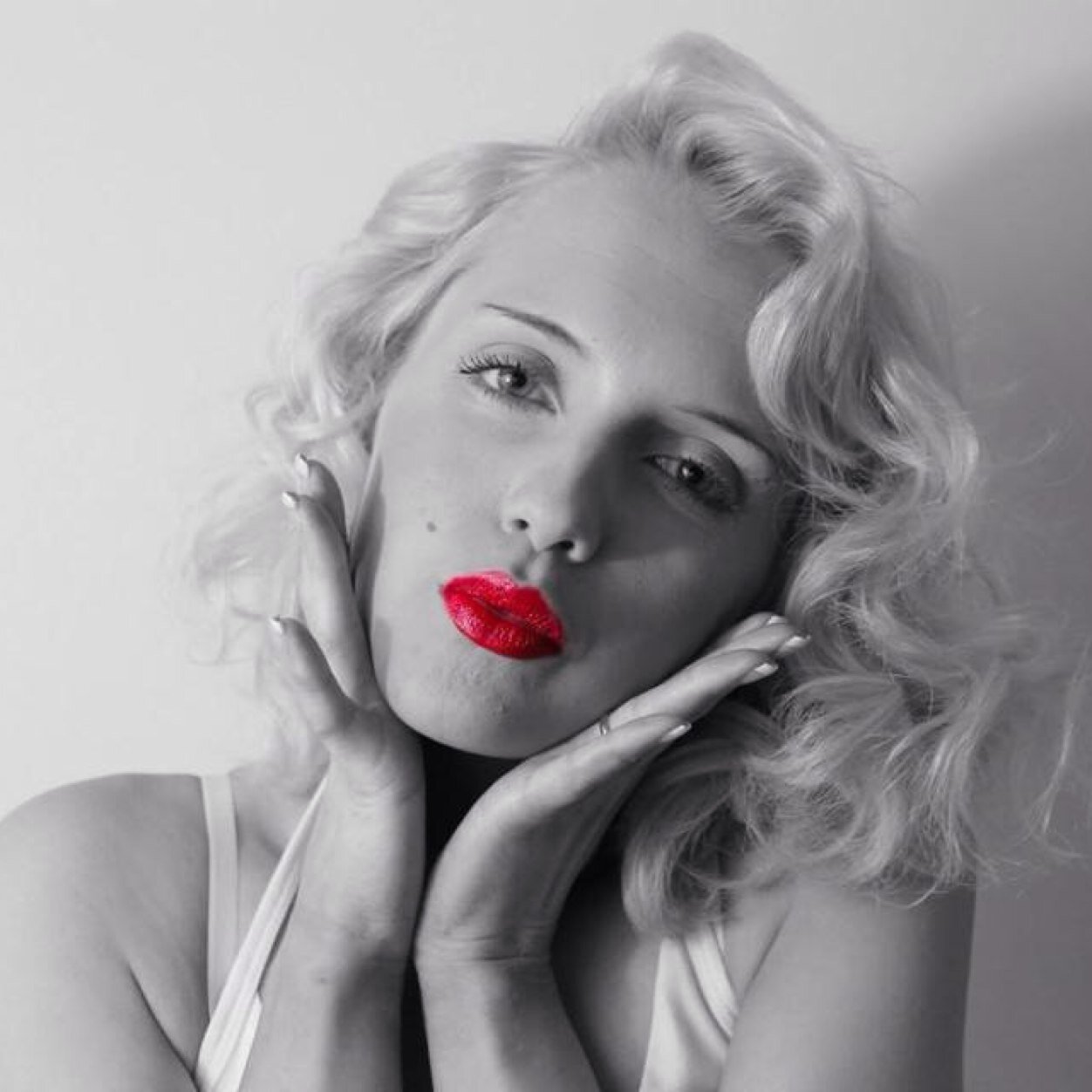 Carlee1989's profile picture. contemporary hairdresser, bachelor of social science with honours, pet lover, writer, book worm & eccentric creator of anything weird and wonderful.