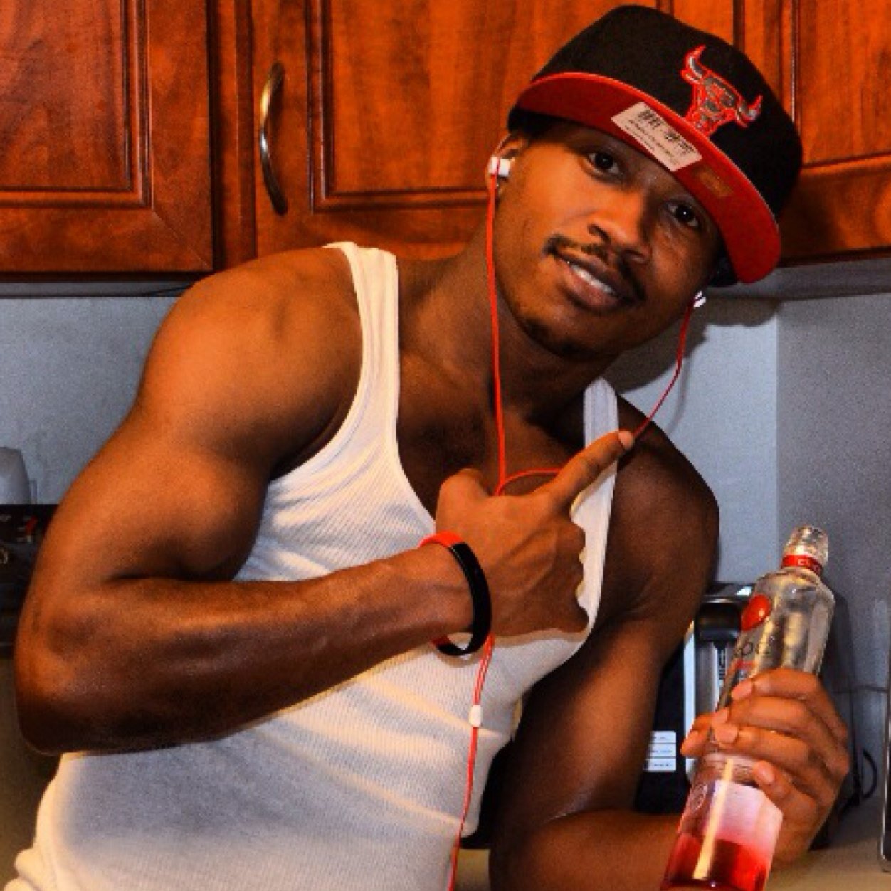 It's 2014...who still does bios? but follow me Instagram:m0n3y_mak1n_tah If you knew better You do better Tru-NewYork-Nigha-
