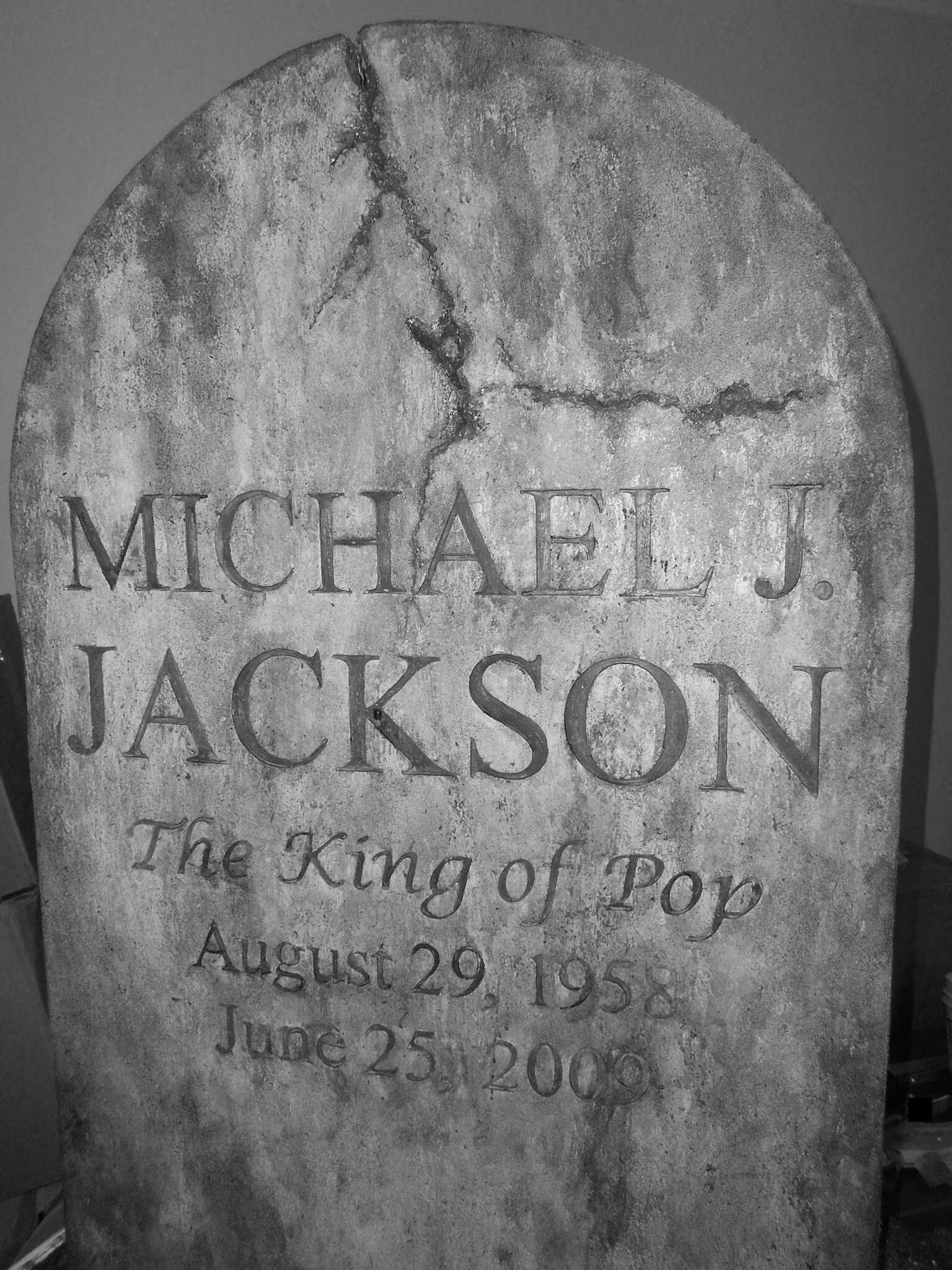 Artist who created a Lifesize Michael Jackson Statue, Fan of Michael Jackson and Collector.