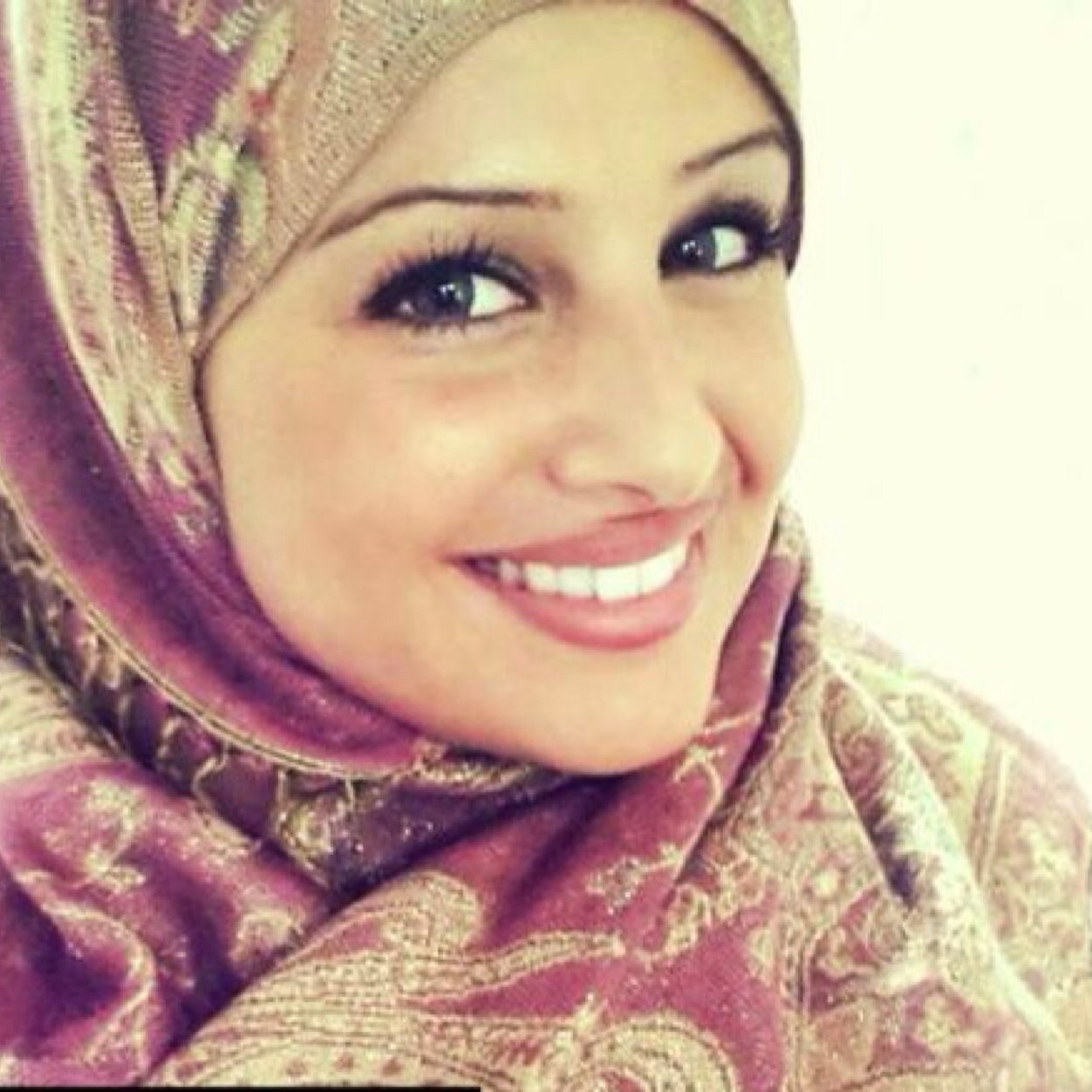 قَطريّـة ، طآلِبـة صيدلة فِ جآمعَـة قطّـر | الله، ثم وطَني آلغـآلي وسيّدي سُمو آلأميـر | آللهم سَخرني وأعنّي لِـ خدمَـة وطنـي ونُصرة دِينـك | طُمـوح بلآ حـدود