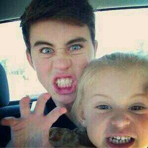 FreeFollow. Retribua apenas seguindo @Niall_my_Gazela, peça SDV no caso das dúvidas.