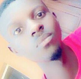 Average hght, dark nd handsome......very CUTE