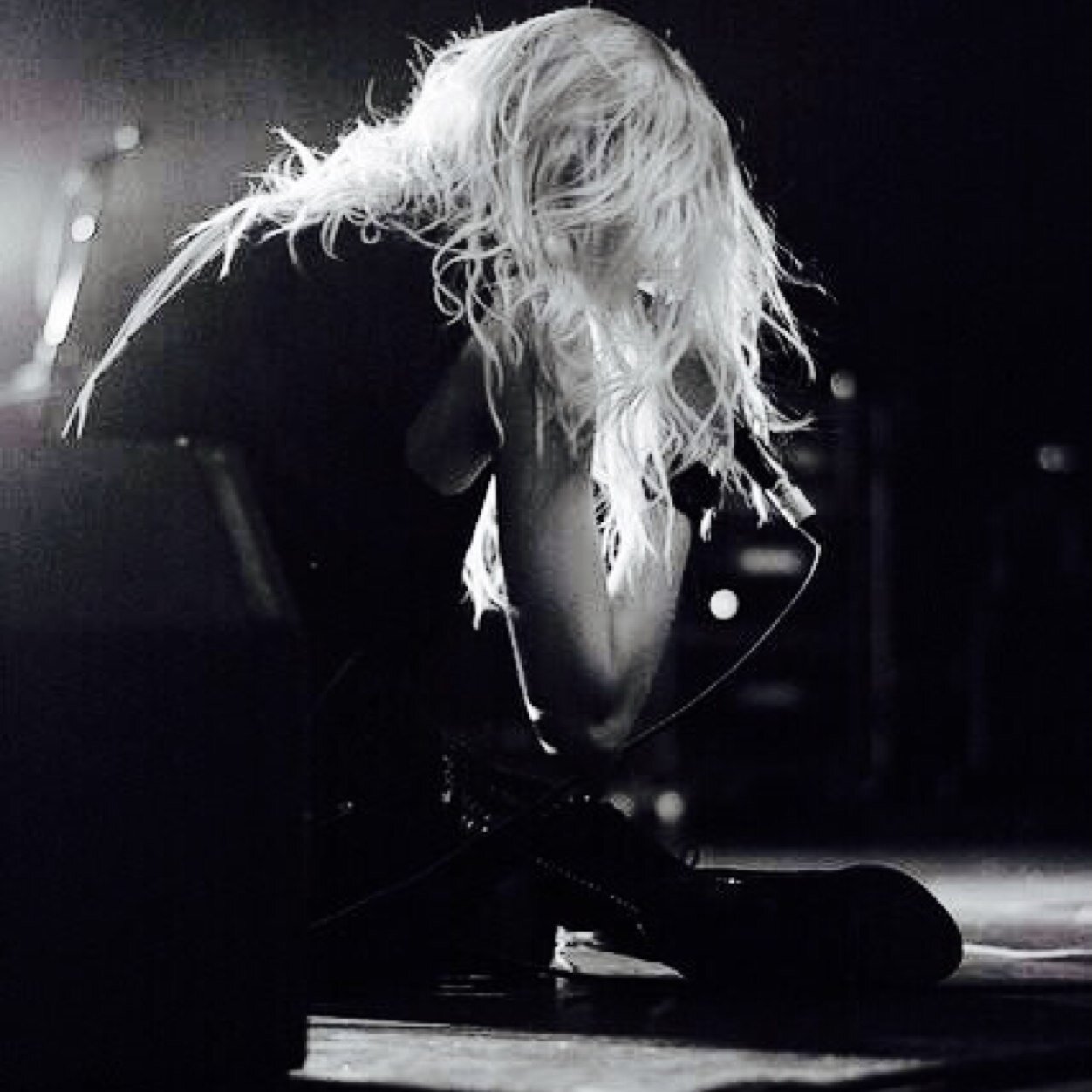 [{I AM NOT TAYLOR MOMSEN.}]