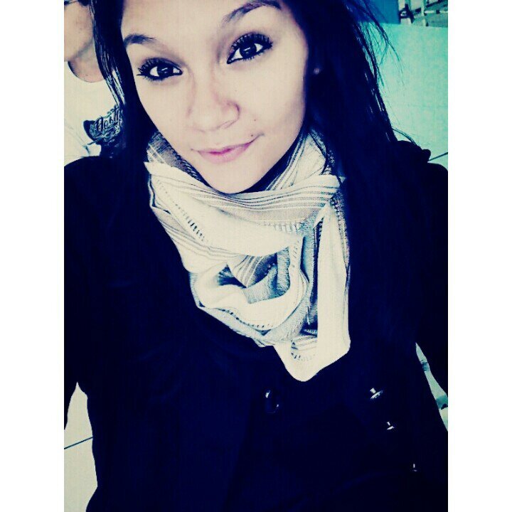 uma forma de me expressar,meu sorriso mostra o que eu quero viver,mas nem sempre é minha realidade,mas poorq nao tentar ser feliz?