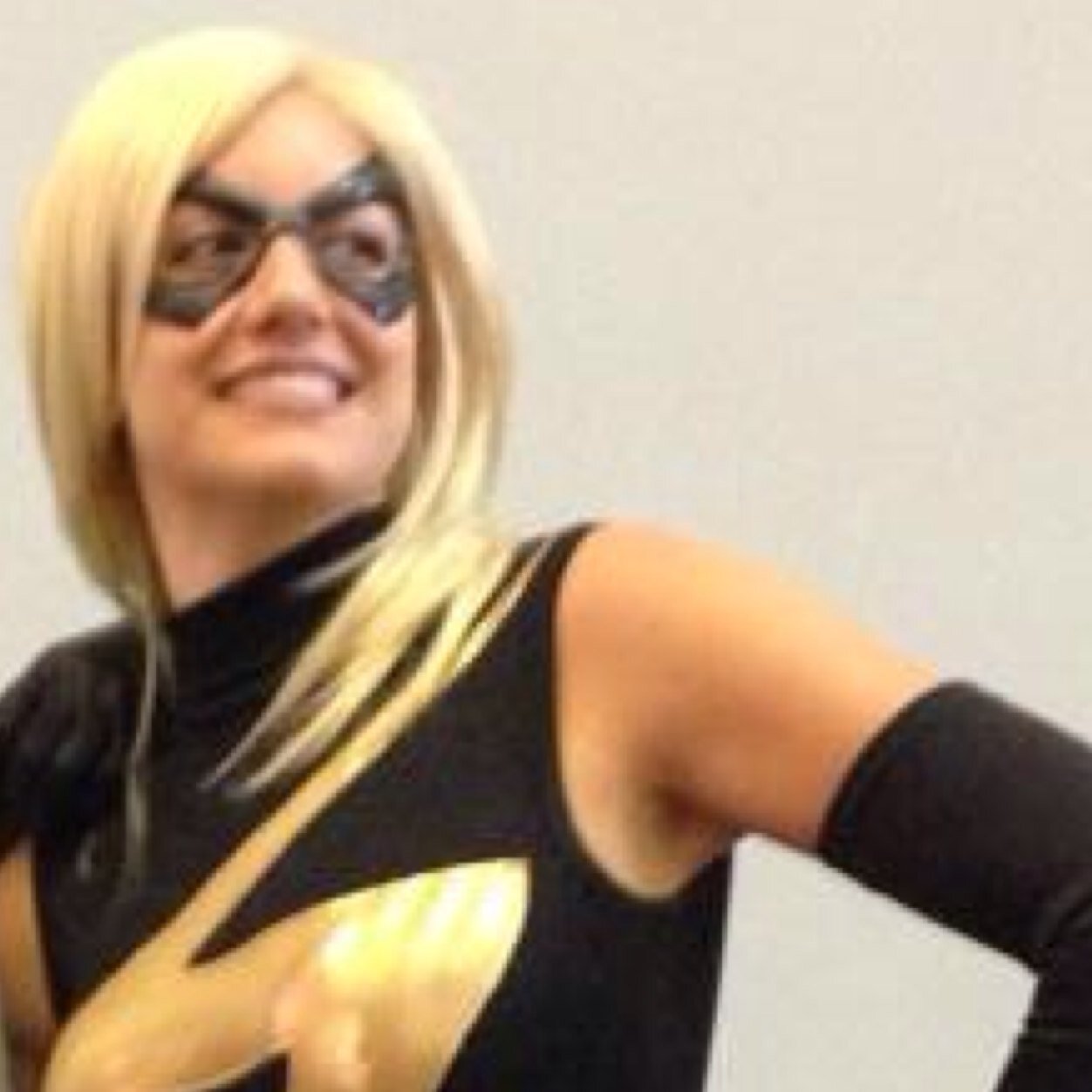 Maven713's profile picture. An ebullient lady full of misadventure, cosplay, comics and Star Wars