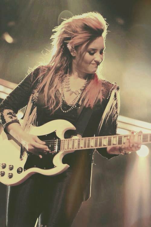 demetria devonne lovato is my saviour