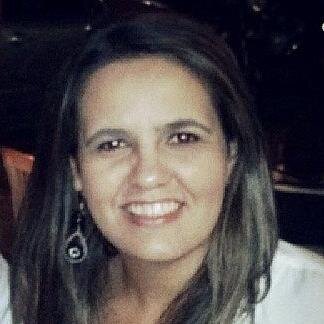 Mora em Passos, estudante de administração,ama a familia, amigos,um bom livro,musica . . .