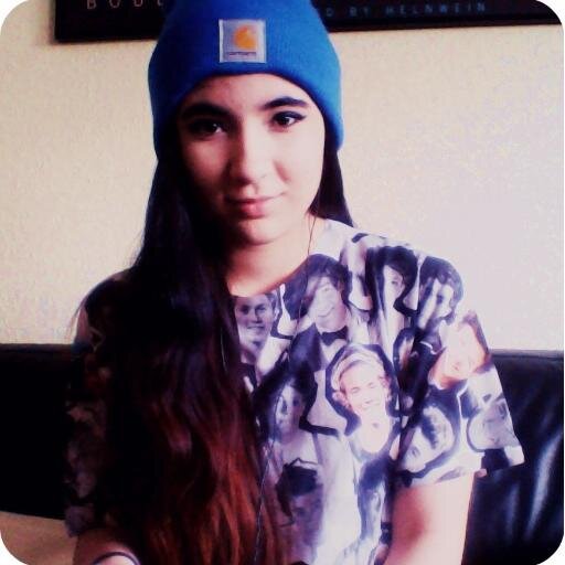 I'm Anna, 15, from Germany and just a bit too obsessed with 1D. I'm also shipping bullshit and it ruined my life.