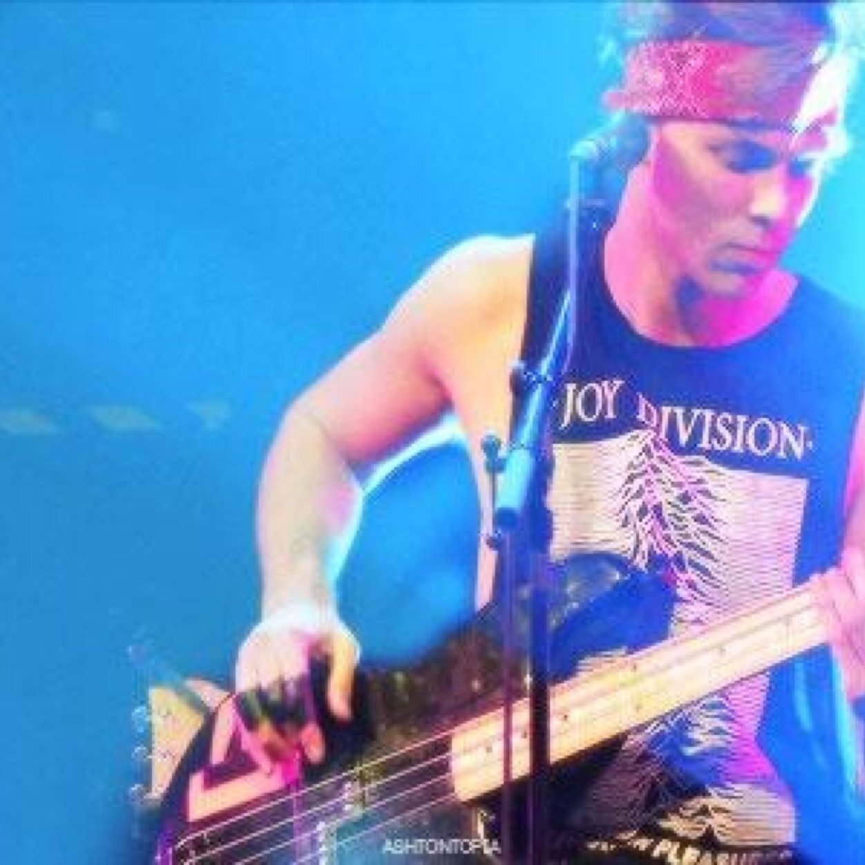 HeNoticesYou's profile picture. Free smile follow :) -@dukeofmuke