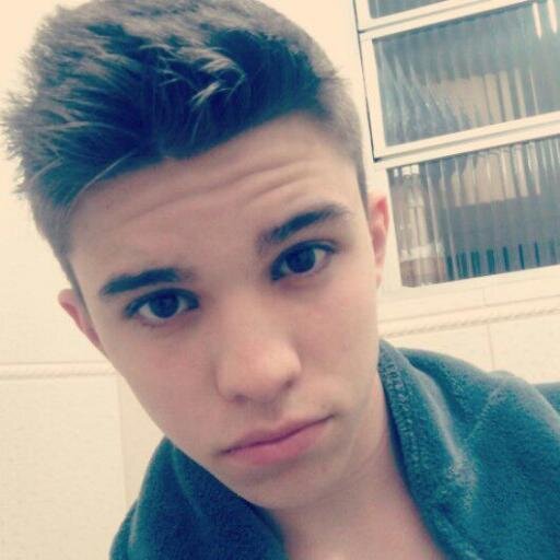 Instagram: @guitavarez