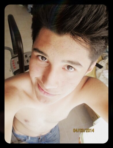 Solo se q extrañó a una persona y a la quiero mucho ;3 .si me sigues te sigo xD