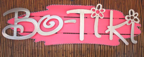 Bo-Tiki offers an eclectic array of women’s clothing, shoes, accessories, jewelry, and art in sunny Gulfport, Florida.