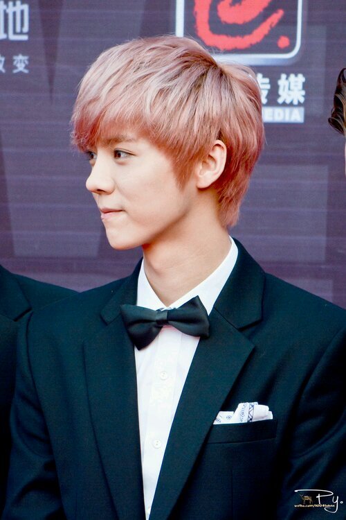 พี่ลู่หล่ออ~ คนแมนแอนด์แฮนซั่ม(?) อย่ามัวส่องทักพี่ดีกว่าครับ-.,-  ▪18/04/2014 ▪ #Justbotnotreal