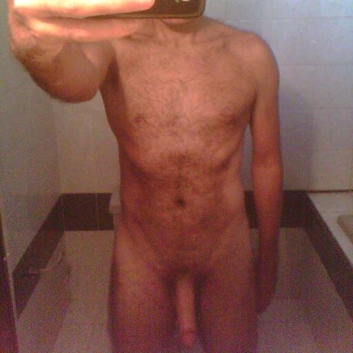 40 años, blanco, delgado, velludo, 1.78 mts, 17 cms, runner, no fumo, no bebo, no me drogo, buscando un buen culo para tirar. Solo +25, por MD, no PIN no CAM