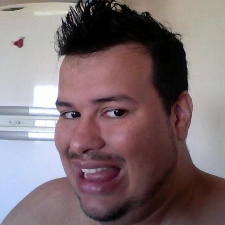 A felicidade bate em nossa porta e as vezes deixamos de abri-la por medo de não saber quem é deixe a felicidade entrar.
Simples adoro balada, amigos e familia