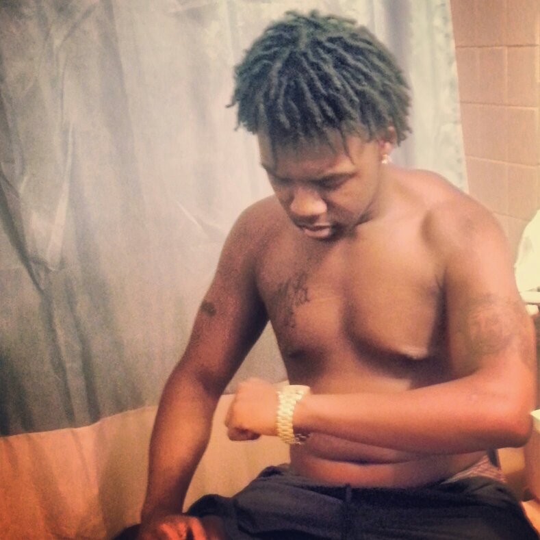 THIS FOR ALL MY FANS IM STILL SHINING IT THE BOY #YUNGTINE I LOST MY BROTHER TO THE DIRTY STREETS @OMC_SCARFACE #RIP#QUIN