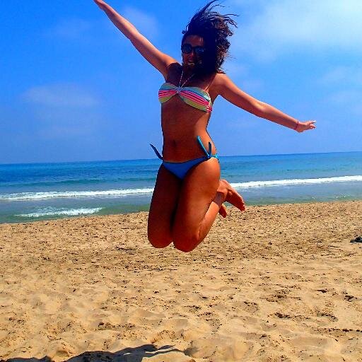 amante de la adrenalina y las emociones fuertes,definitvamente NO fumadora  =) y fontanera en unos cuantos años!jaja