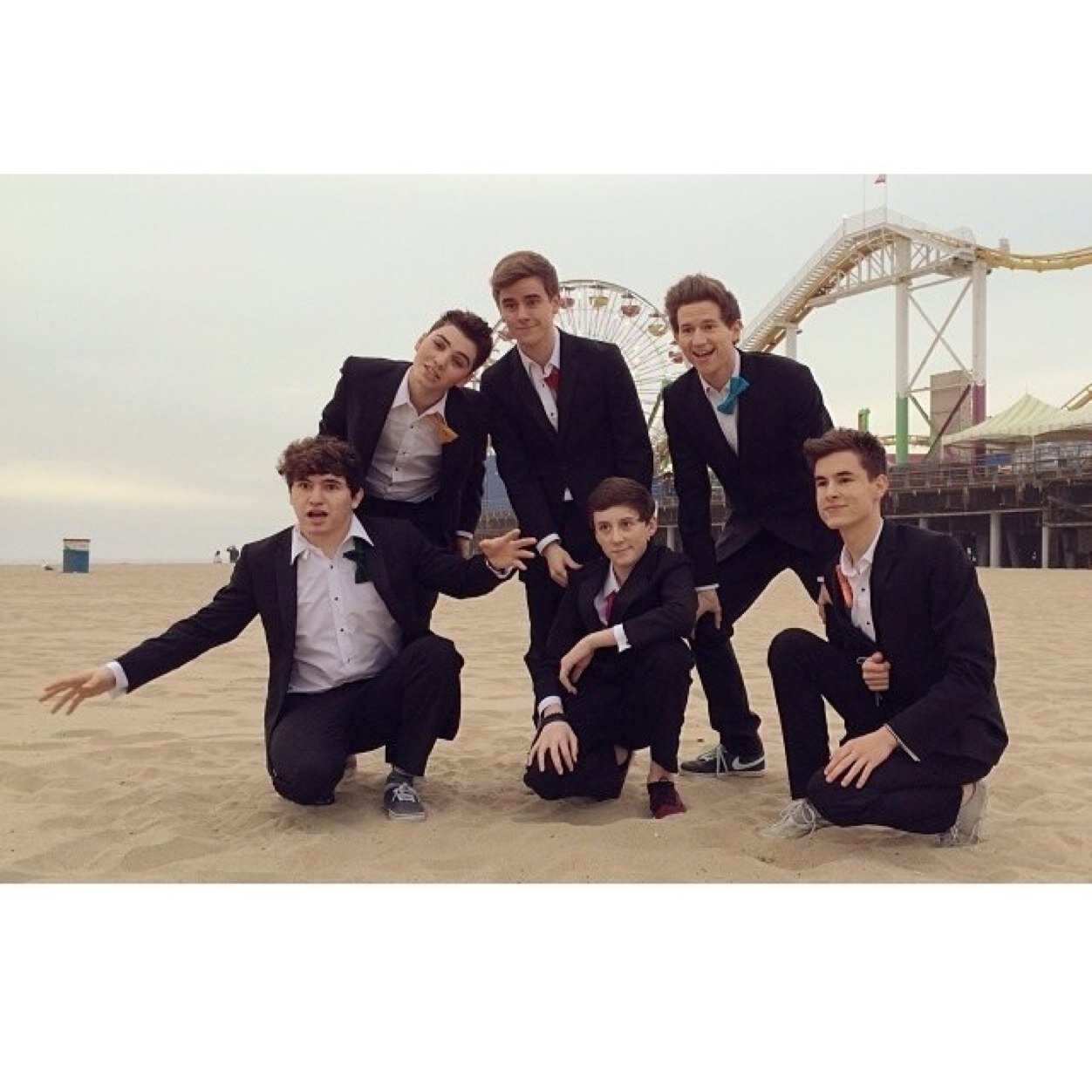 YOU JUST GOT A FREE FOLLOW! SO CAN YOU PLEASE FOLLOW @Sarahs2ndLife and @sarahnicole0104