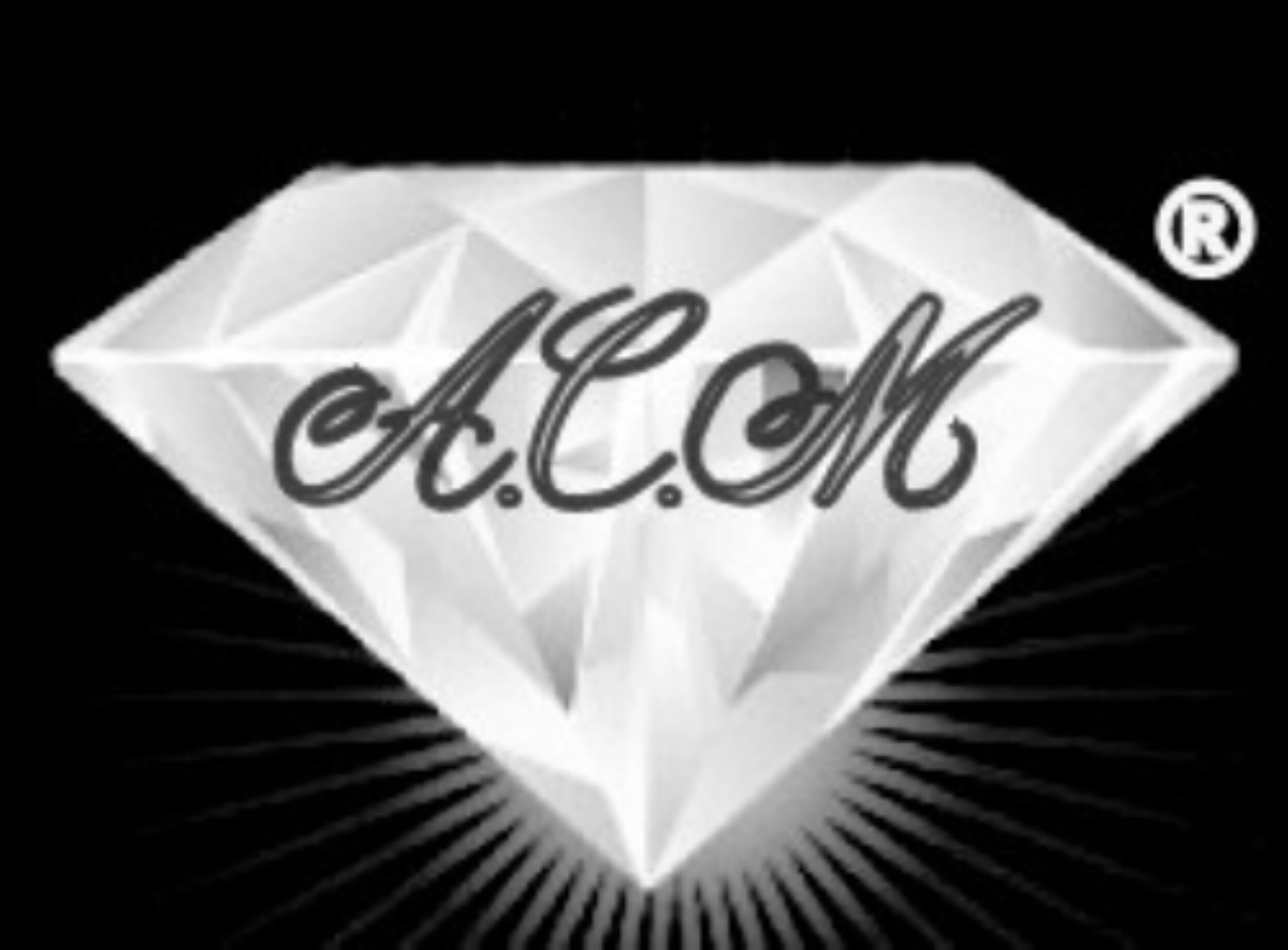 ACM-Design is LUXUS and LIFESTYLE
We improve champagne bottles with Swarovski,-and rhinestones. as well as all precious stones she wishes the customer.