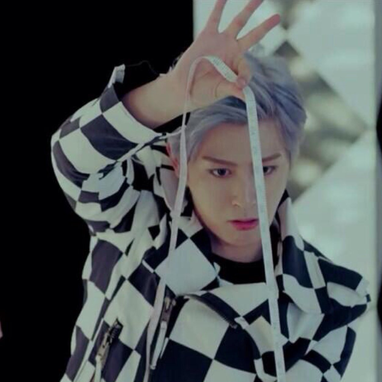I'm Thai bot not real jaehyo. อันว่าพี่ นี้ยากจน รถยนต์ก็ไม่มีจะขี่ รักกันจริงไหมจ๊ะบีบีซี ถ้ารักพี่เม้นชั่นมาคุยกัน เฮ่! ~ {12.02.12}