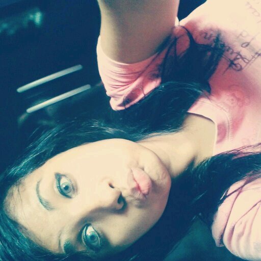 Se meus olhos mostrassem a minha alma, todos, ao me verem sorrir, chorariam comigo. — Nirvana  (SEGUE EU SIGO DE VOLTA)